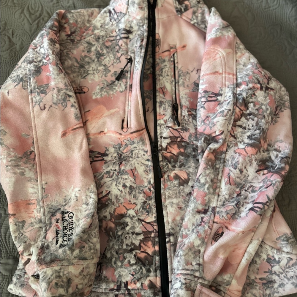 Guide’s Choice Women's Pink Camo Ski/ hunting Jacket in Pink and Gray.
